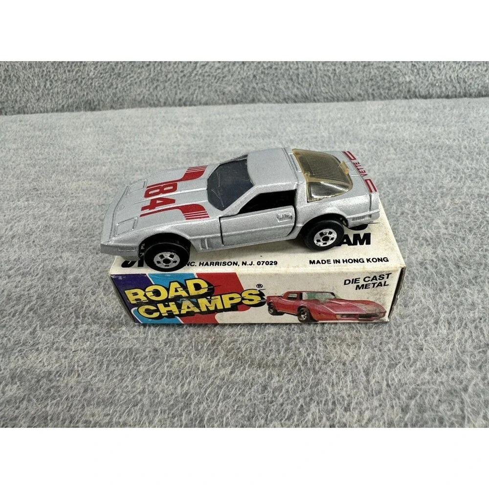 ROAD CHAMPS #38 Die Cast Silver 1984 Corvette Car T5